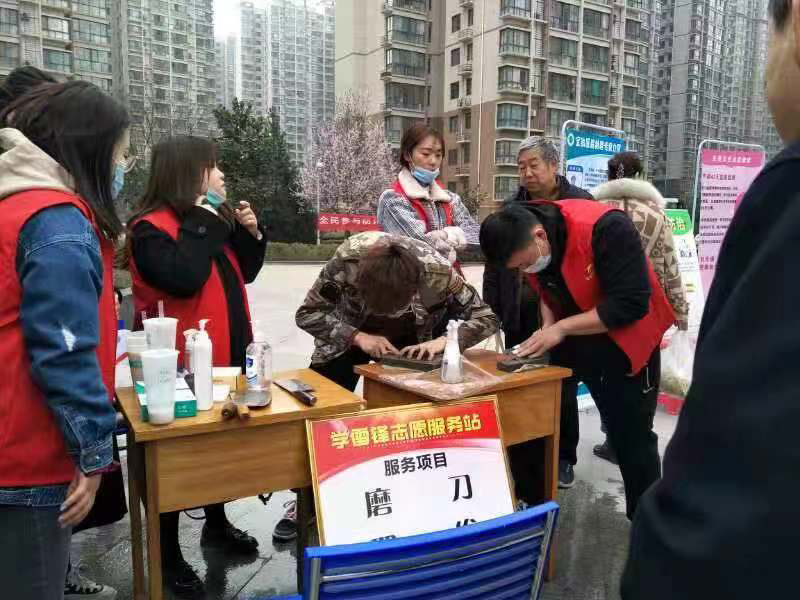 公司團(tuán)委開展社區(qū)為民服務(wù)活動